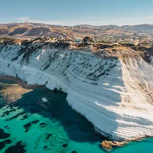 https://a-casa-di-nonna-mela.sicilyhotelsitaly.net
